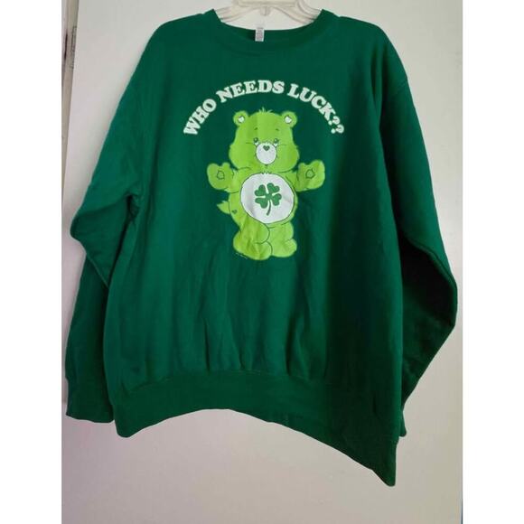 Green WHO NEEDS LUCK sweatshirt - Picture 1 of 2